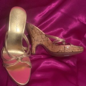NWOT Vianni Collection , size 8. Gold in colour with cork like unique he…